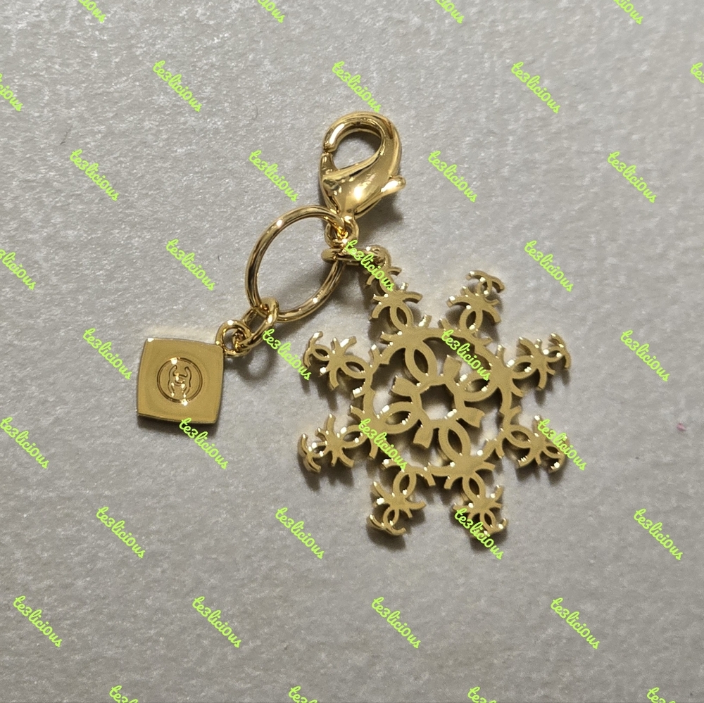 CHANEL BEAUTY CC SNOWFLAKE CHARM